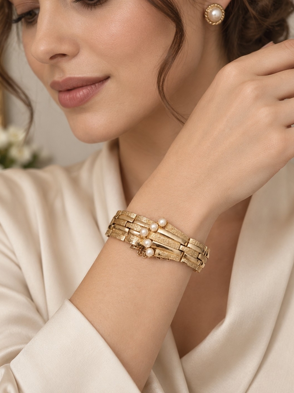 Vintage Pegasus Coro Gold-Tone Bracelet with Pearl Accents